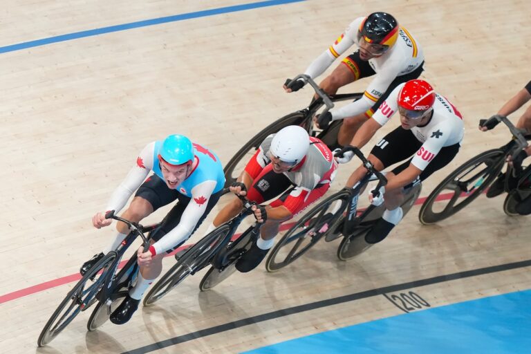 L'arbitre met Dylan Bibic dans l'équipe du Canada pour les championnats du monde à vélo sur piste