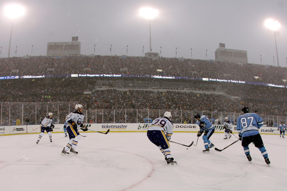 Le commissaire de la LNH, Gary Bettman, dit qu'il y a de fortes chances que la Classique hivernale revienne dans la région de Buffalo en 2028