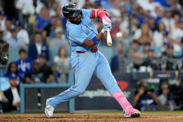 Les Blue Jays rebondissent avec une victoire 6-2 dans le quatrième match, égalisant les World Series contre les Dodgers