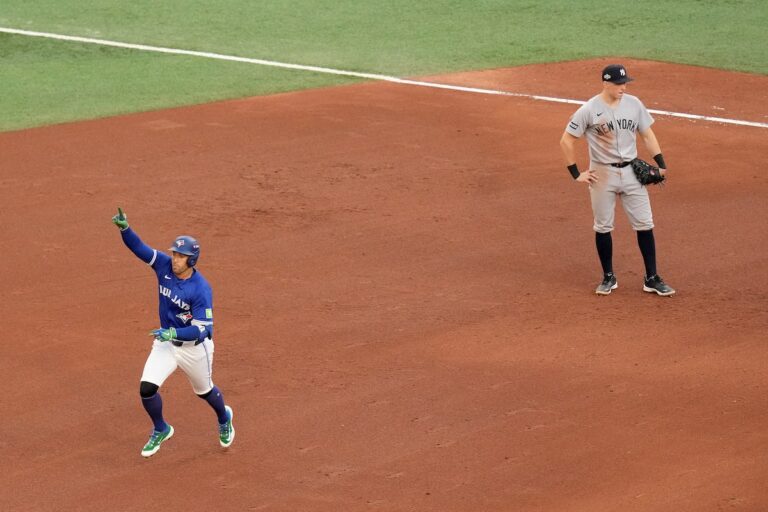 Les Blue Jays se rendent à New York à la recherche d'Alds balayez les Yankees