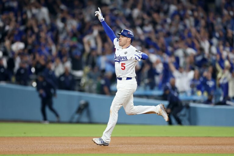 Les Blue Jays sortent du mauvais côté du match 3 du marathon des World Series