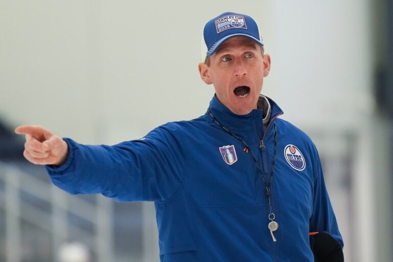 Les Oilers signent l'entraîneur-chef Kris Knobauch à l'extension après la finale de la Coupe consécutive