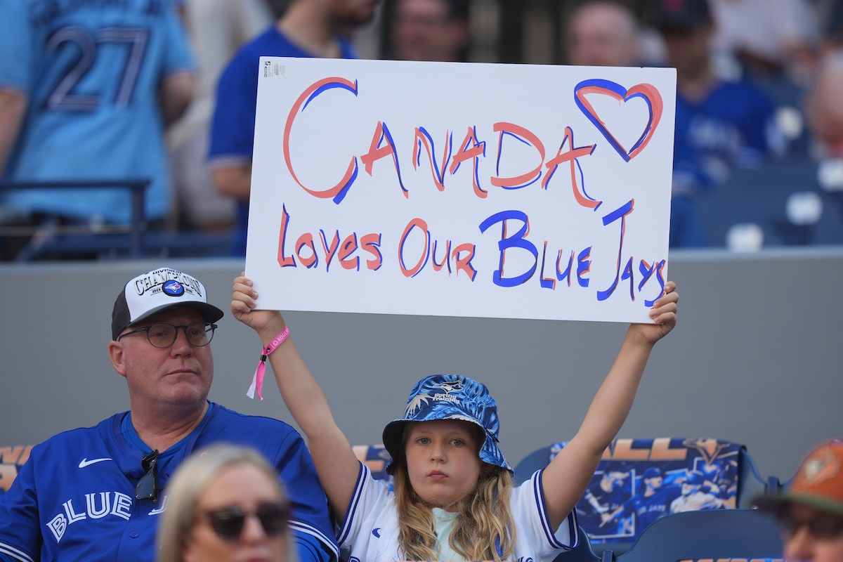 Les fans de Blue Jays se rendent à New York, espérant un balayage des séries éliminatoires