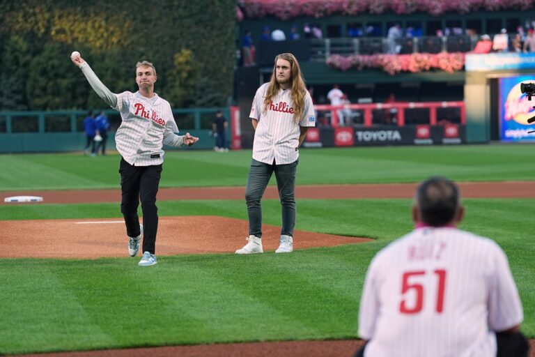 Les fils de Roy Halladay honorent son héritage, 15 ans après sa séries éliminatoires sans frappe