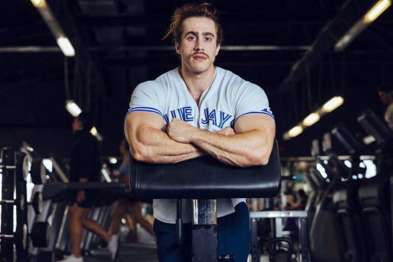 Les « gars Swole » derrière le marbre des Blue Jays deviennent des personnages viraux dans la série mondiale