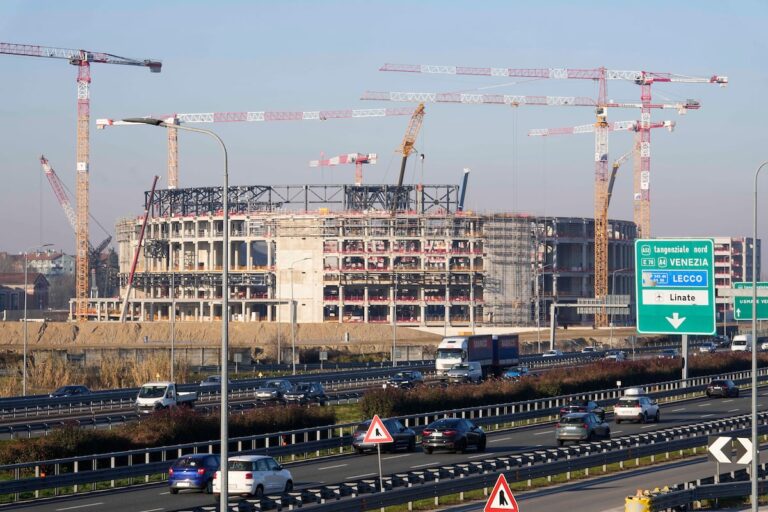 Les retards dans la construction pourraient voir les joueurs de la LNH concourir sur une glace non testée aux Jeux olympiques