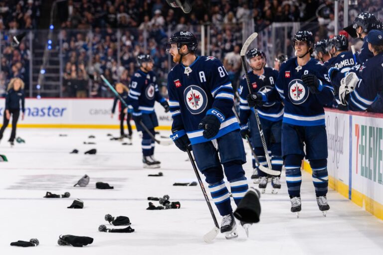 Les stars surmontent le tour du chapeau de Connor pour résister aux Jets 5-4