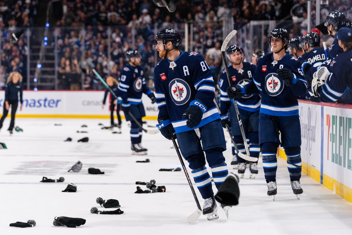 Les stars surmontent le tour du chapeau de Connor pour résister aux Jets 5-4