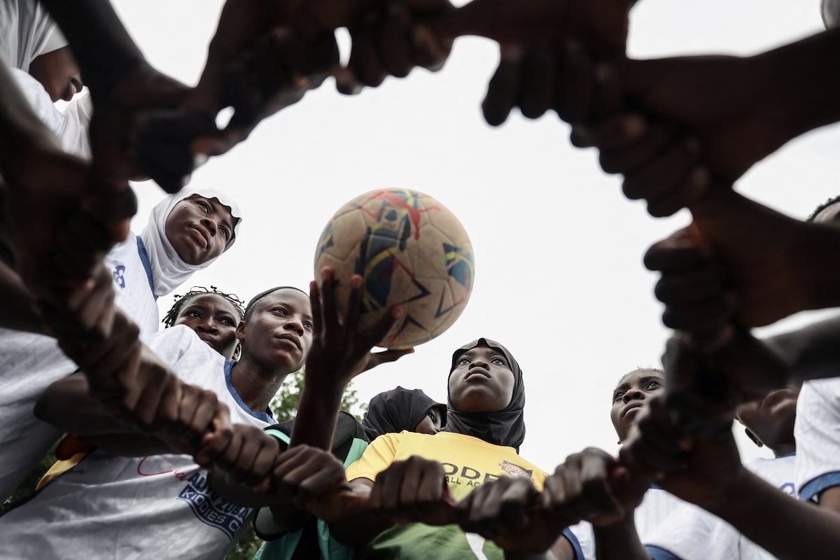 Pour jouer au football, les filles du nord du Nigeria doivent renoncer aux attitudes conservatrices