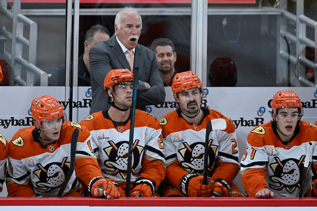 Quenneville revient affronter les Blackhawks pour la première fois depuis son interdiction suite au scandale d'agression sexuelle