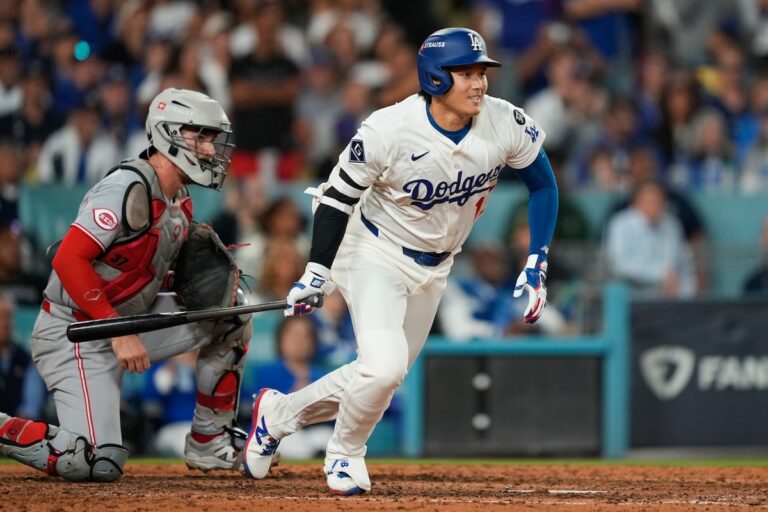 Shohei Ohtani pour faire ses débuts pour les Dodgers dans les Dodgers dans le match 1 de NLDS