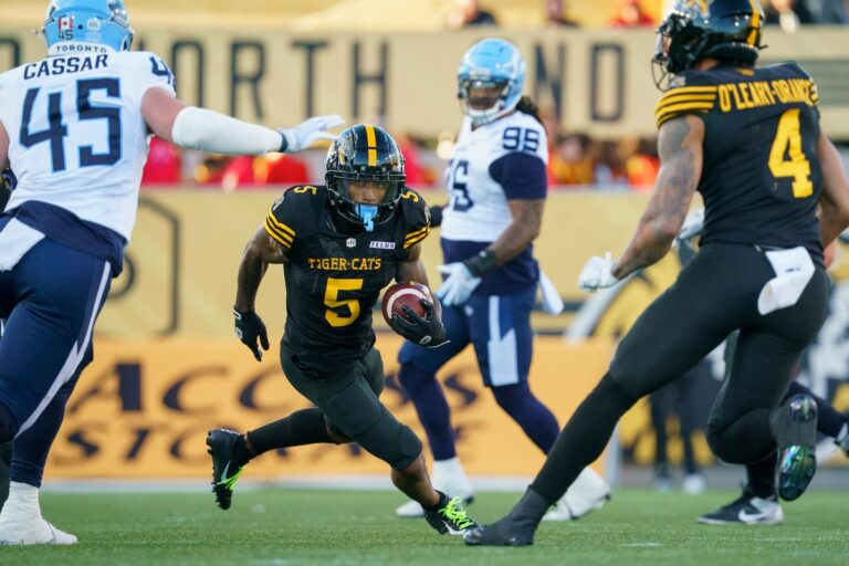 Ticats Running Back Bell se rapprochant de la première campagne de précipitation de 1 000 verges