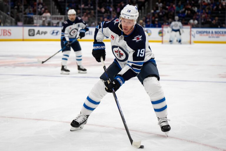 Toews commence à se sentir à l'aise dans son nouvel environnement de hockey
