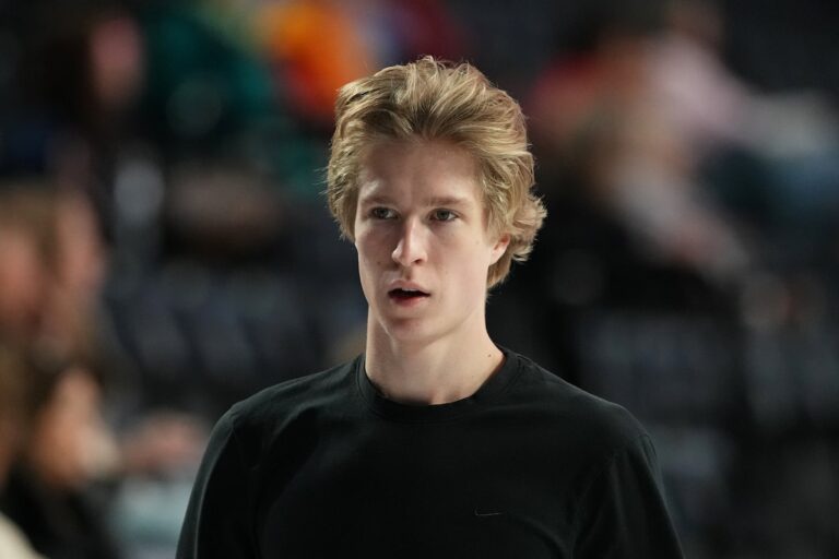 Un Stephen Gogolev entièrement en bonne santé vise un point de patinage olympique pour le Canada
