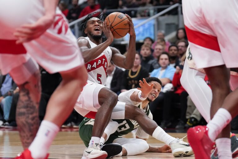 Barrett et Barnes mènent les Raptors à une victoire de 28 points contre les Bucks