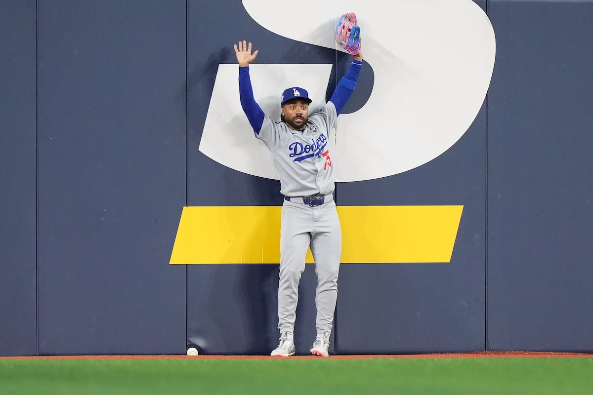 Comment une balle coincée a contrecarré le retour des Blue Jays lors du sixième match