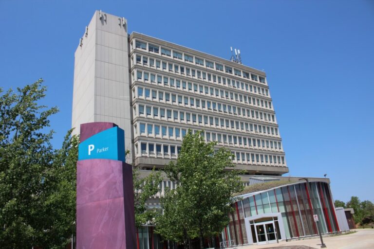 D’anciens dirigeants de l’Université Laurentienne nommés dans un règlement de 3 M$ suite à l’épuisement du fonds de prestations