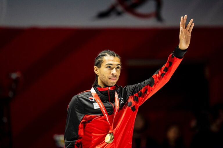 Dandjinou de Montréal remporte l'or lors d'une épreuve de patinage de vitesse sur courte piste