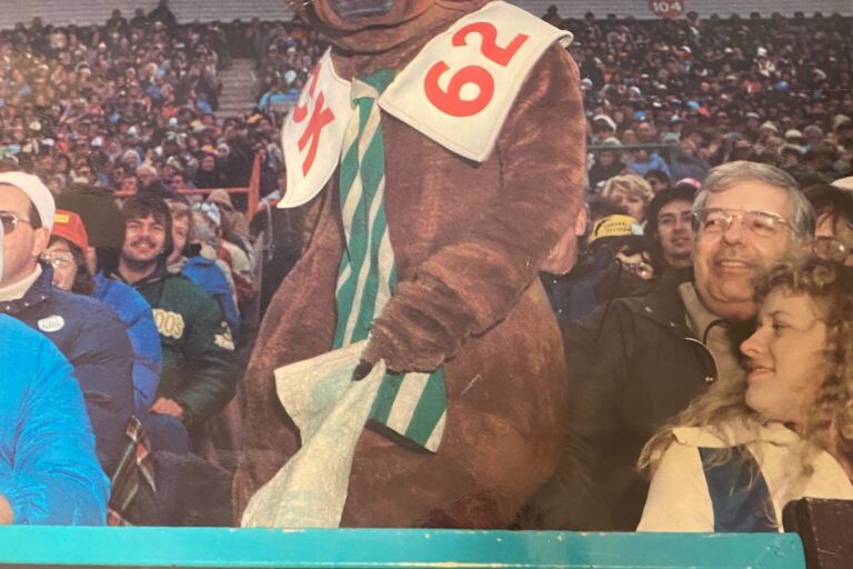 Gainer the Gopher, l'original des Riders, réfléchit sur les fans, le plaisir et le costume puant