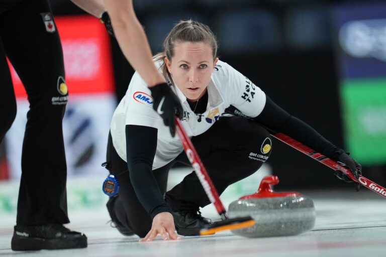 Homan rebondit aux essais canadiens de curling, tandis qu'Einarson reste invaincu
