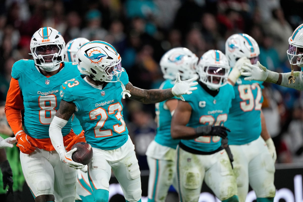 Jack Jones revient pour les Dolphins avec une interception clé en OT