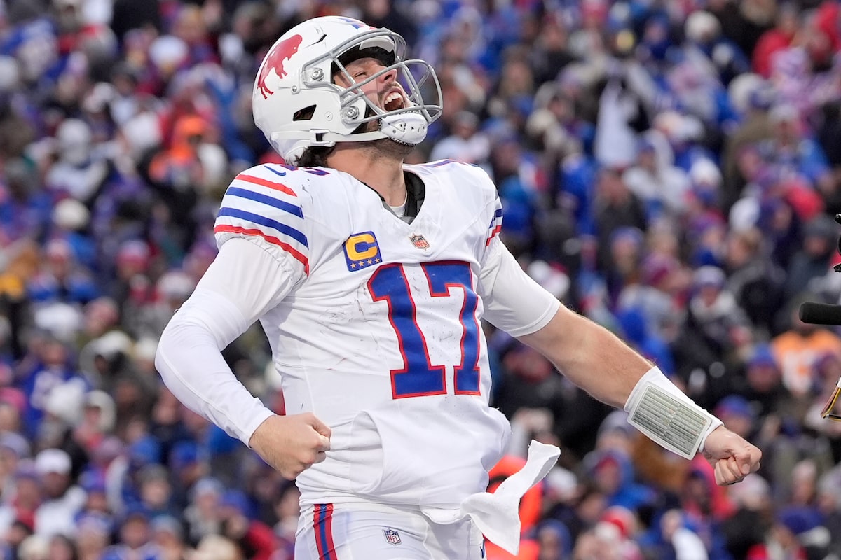 Josh Allen lance trois touchés et en marque trois autres lors de la victoire des Bills contre les Buccaneers
