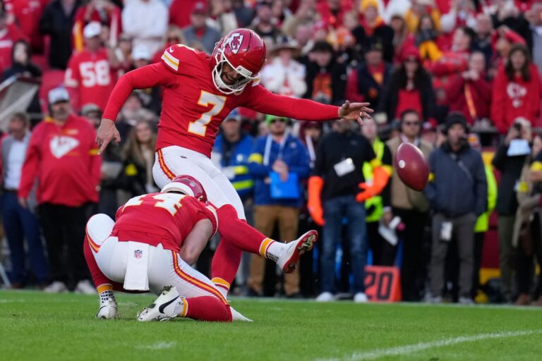 Kansas City se remet d'un déficit de 11 points pour battre les Colts en prolongation
