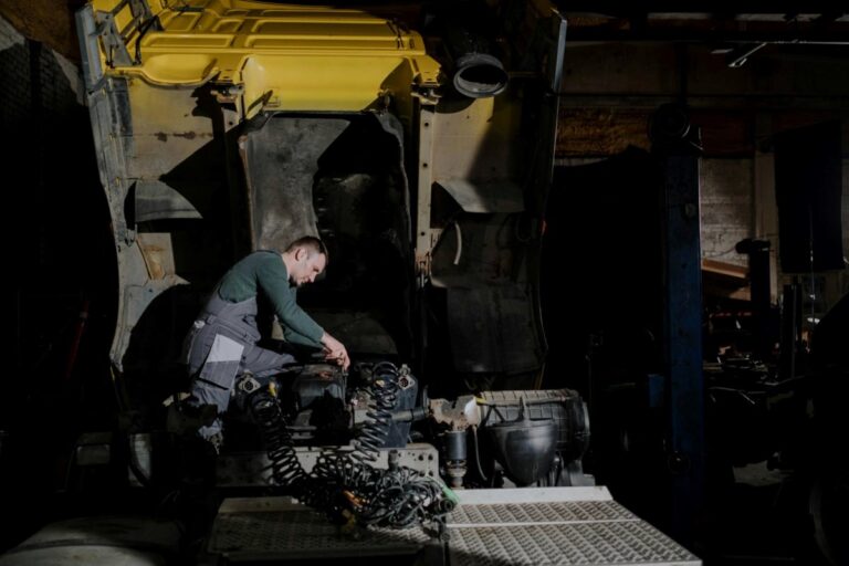 La planification de la relève est « essentielle » pour combler le manque de métiers spécialisés : rapport
