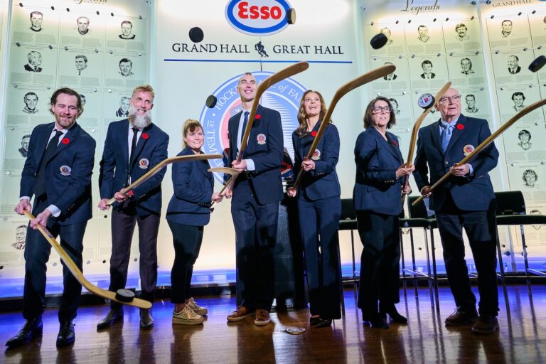 La promotion 2025 du Temple de la renommée du hockey réfléchit et se sent chanceuse avant son intronisation