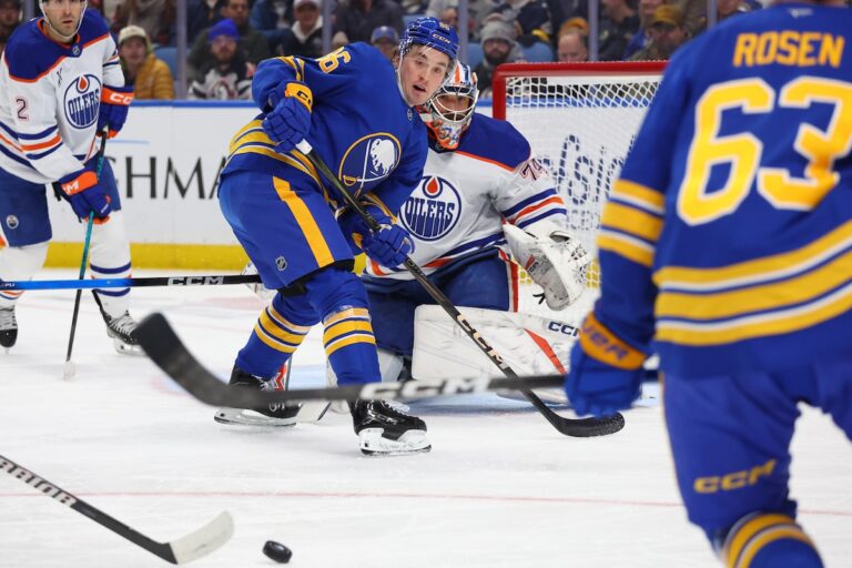La recrue des Sabres Ostlund marque deux fois lors de la victoire contre les Oilers