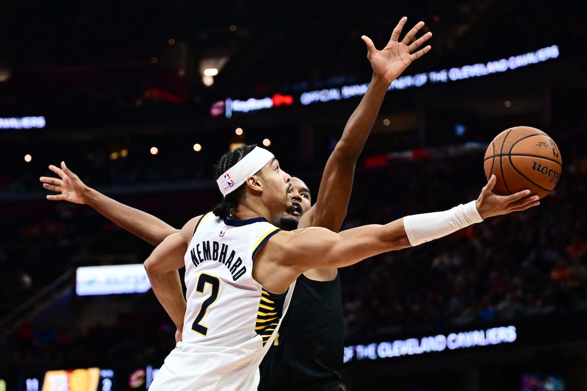 La star des Pacers, Andrew Nembhard, fait don d'équipement de basket-ball au centre de ressources de Scarborough