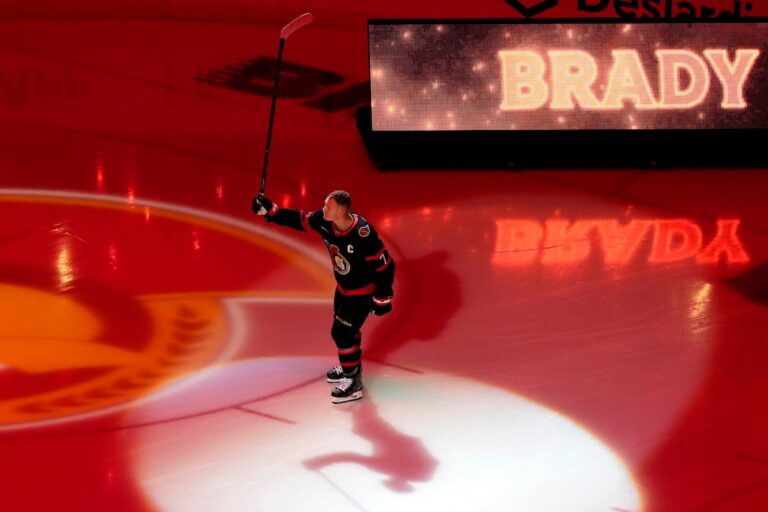 Le capitaine des Sénateurs, Brady Tkachuk, s'apprête à revenir contre les Blues de sa ville natale