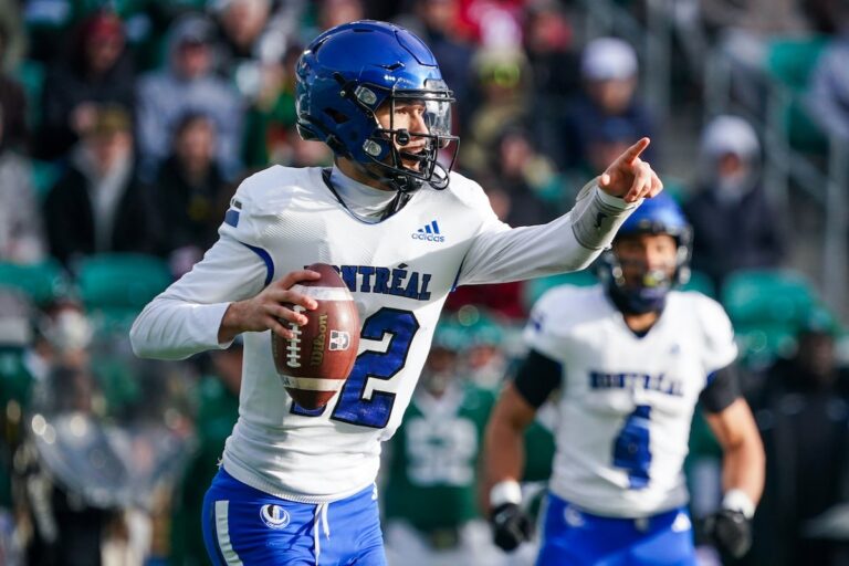 Les Carabins remportent la Coupe Vanier U Sports après une victoire de 30-16 contre les Huskies
