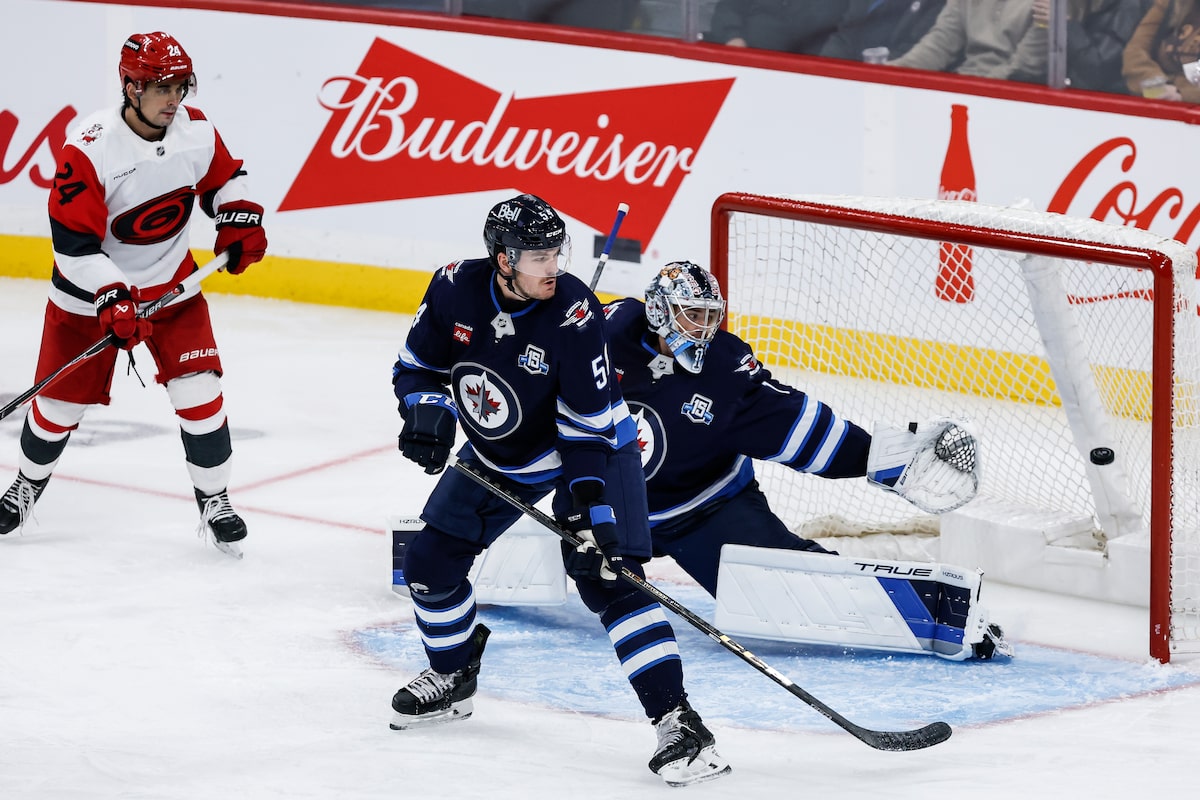 Les Jets sans Hellebuyck s'inclinent 4-3 face aux Hurricanes