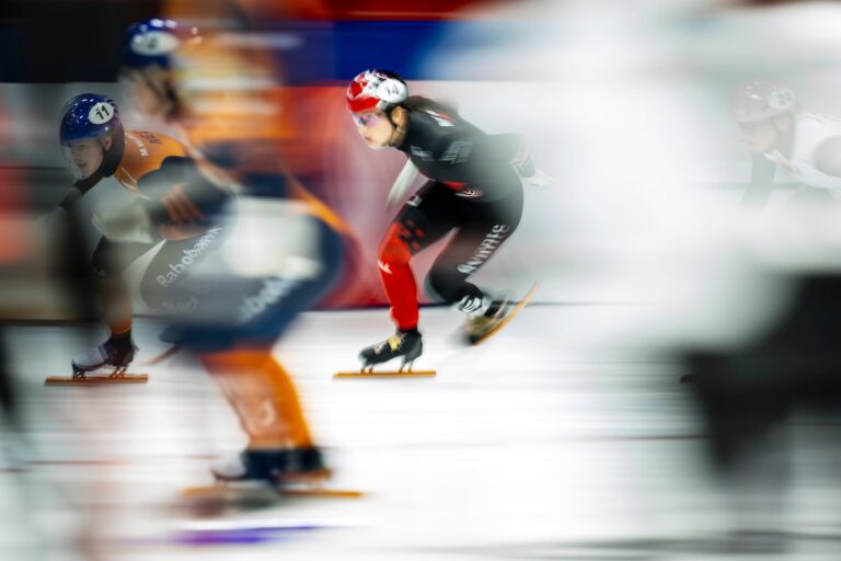Les patineurs de vitesse canadiens Sarault et Dandjinou remportent l'or aux Pays-Bas