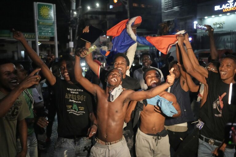 Les problèmes d'Haïti s'estompent brièvement alors que le pays se délecte de sa qualification pour la Coupe du monde