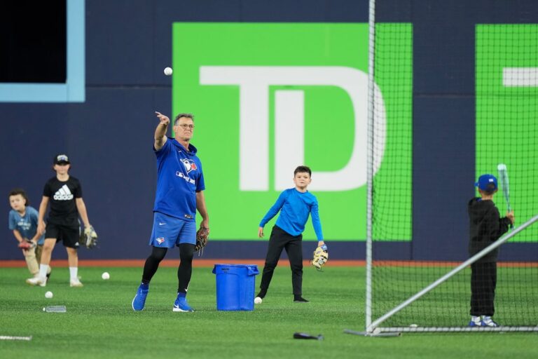 Les séries éliminatoires des Blue Jays suscitent un regain d'intérêt pour le baseball de la part d'une nouvelle génération