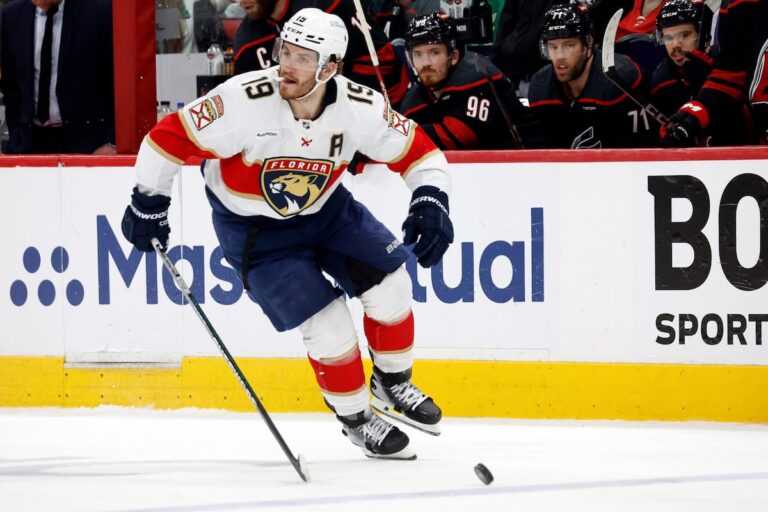 Matthew Tkachuk revient sur la glace, sans date de retour fixée pour la star des Panthers
