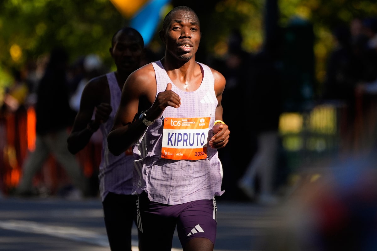 Obiri établit le record du parcours féminin du marathon de New York, Kipruto remporte la course masculine d'une fraction de seconde