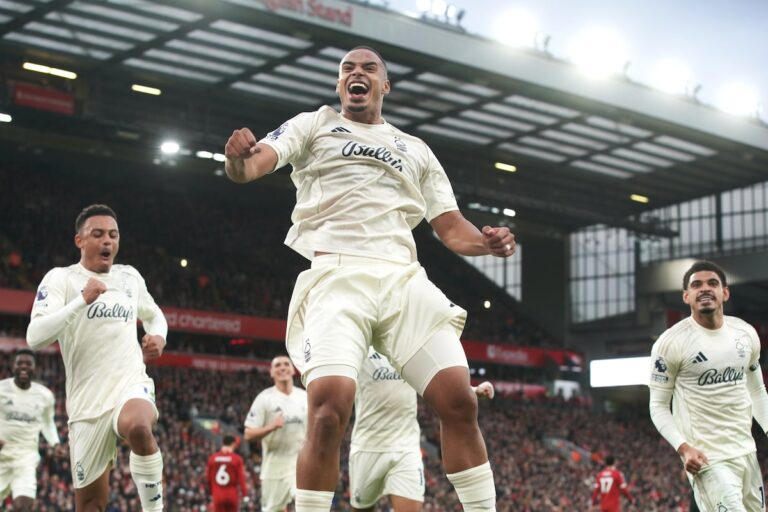 Résultats de la Premier League : Liverpool et Man City perdent à nouveau pour stimuler la quête du titre d'Arsenal