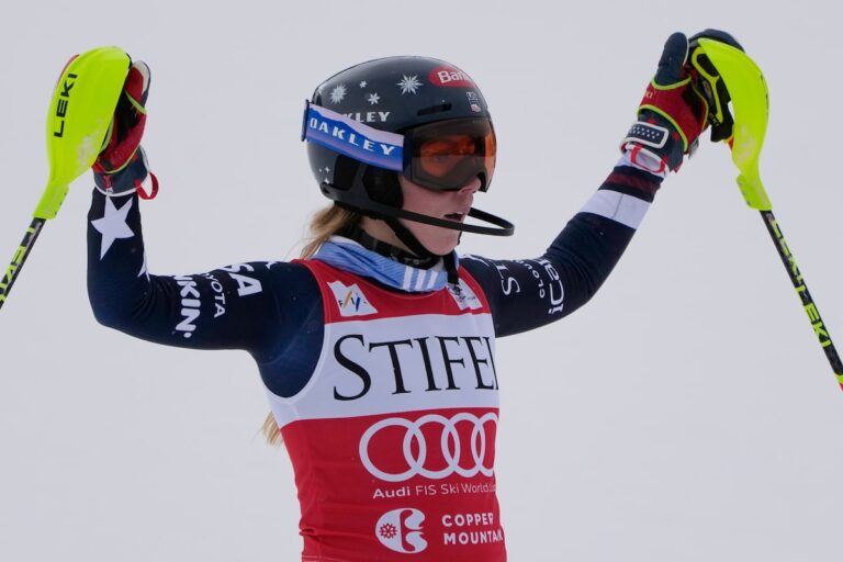 Shiffrin remporte le slalom sur la neige du Colorado pour rester parfait pendant la saison olympique