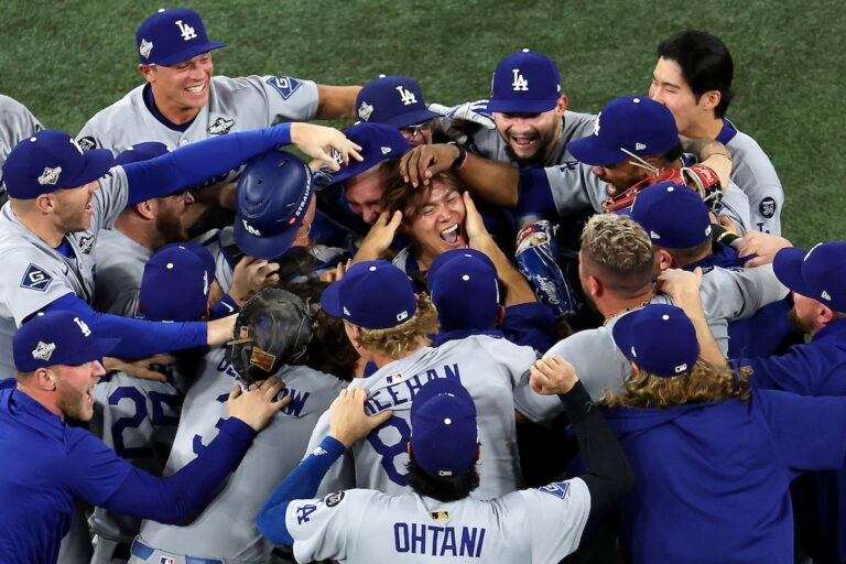 Yamamoto n'était pas censé lancer lors du septième match. Et puis il a remporté les World Series