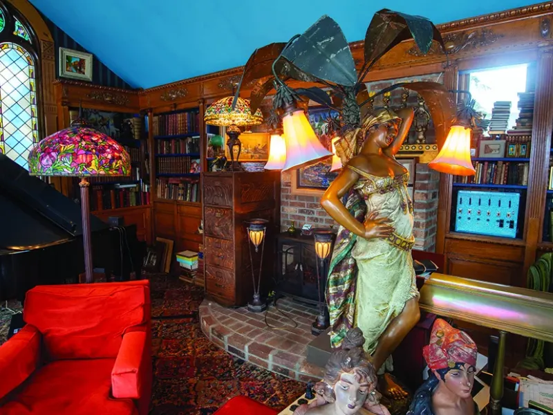 Dans un nouveau livre, Billi et Bobby Gosh présentent leur maison néo-victorienne à Brookfield