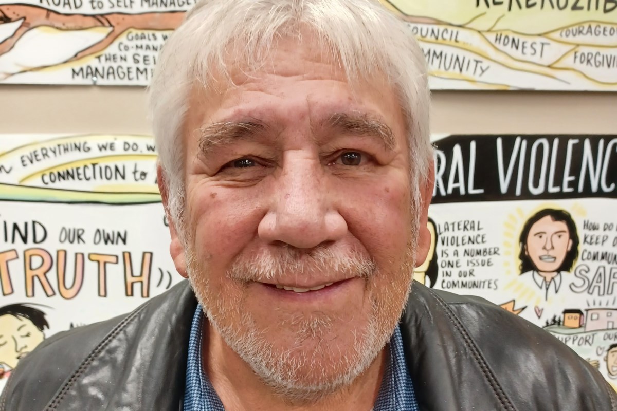 Améliorer l'Internet et le service mobile ainsi que de nouvelles lignes électriques (chef)