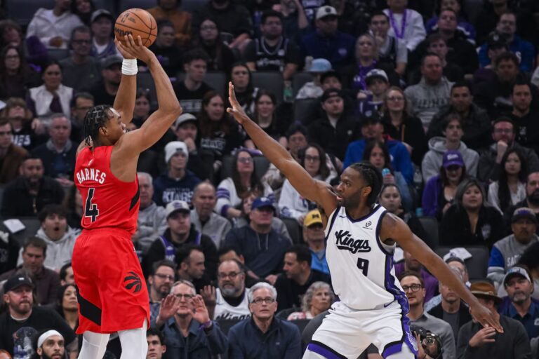 Barnes et les Raptors bondissent au troisième quart pour battre les Kings 122-109