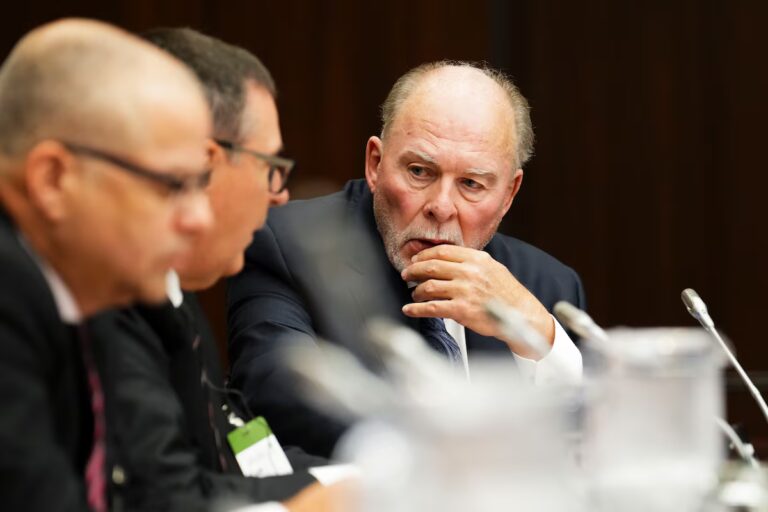 David Branch, ancien commissaire de la Ligue de l'Ontario et président de la LCH, est décédé à 77 ans