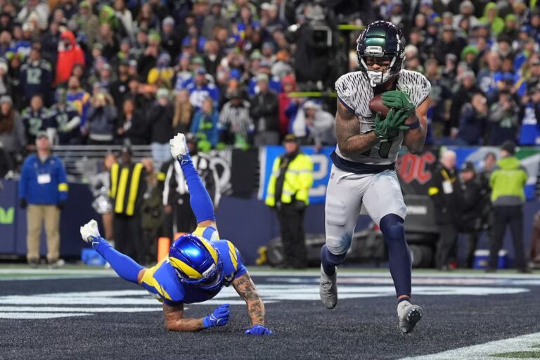 Jaxon Smith-Njigba, un leader sur et en dehors du terrain pour les Seahawks au milieu d'une saison record