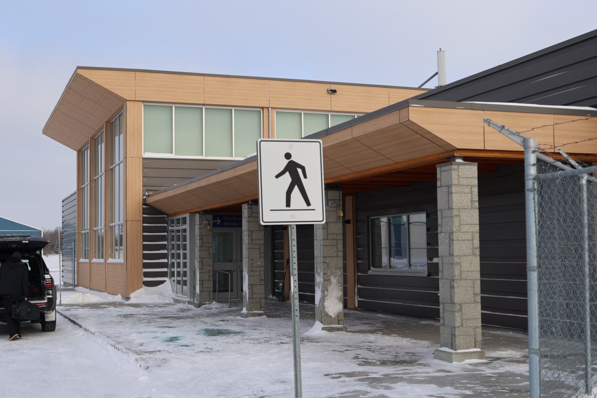 L'Ontario peut aider les petits aéroports en aidant les compagnies aériennes, selon Rickford