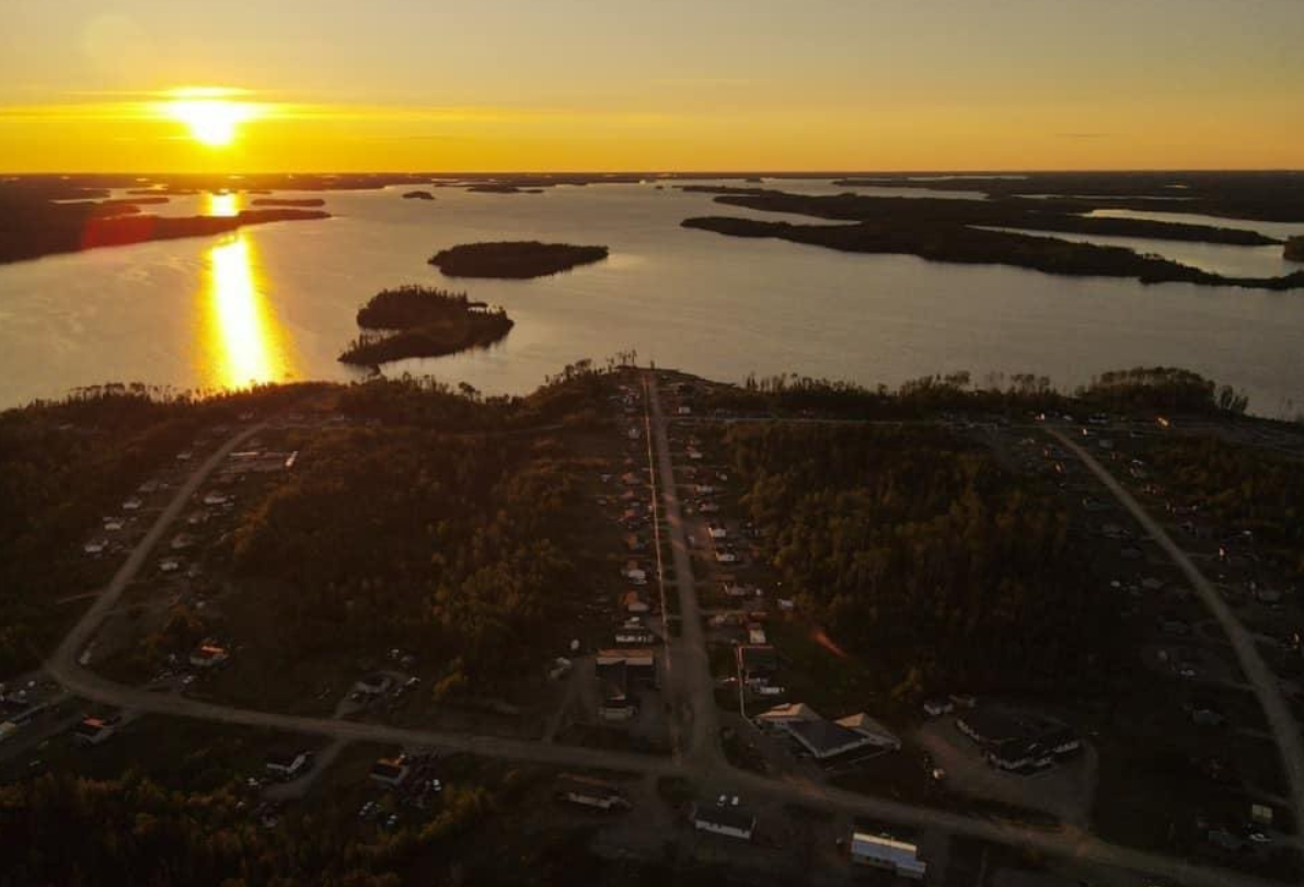 La Première Nation de Neskantaga affronte un jeune mineur et exige l'arrêt de l'exploration concernant les droits fonciers