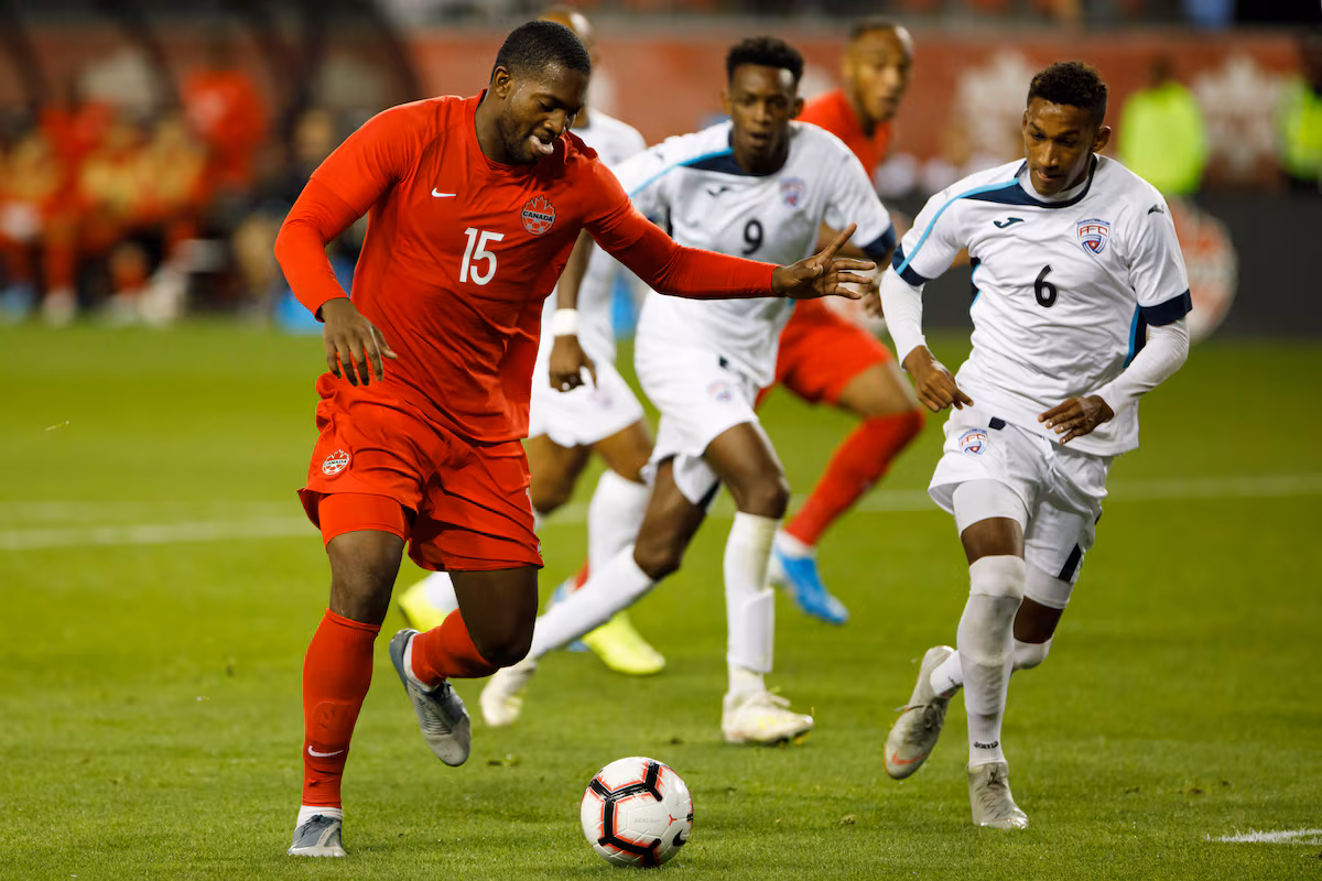 L'ancien défenseur canadien Doneil Henry apprend l'autre côté du football ces jours-ci